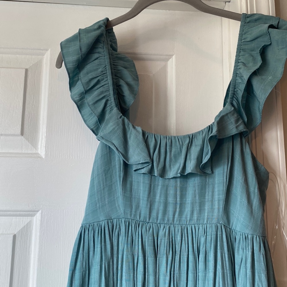 Entro Size M Midi Dress with tie back, pockets and scallop hem.